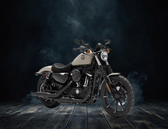 Harley Davidson Iron 883 on Rent