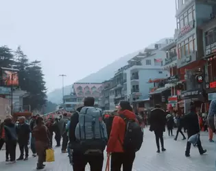 Manali Taxi Service - Mall Road Manali