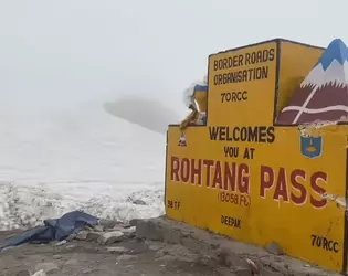 Manali to Rohtang Pass Taxi - Snow