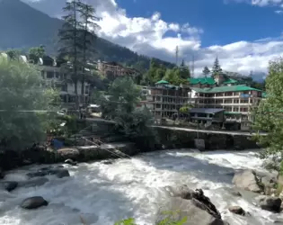 Old Manali cafes and culture by bike